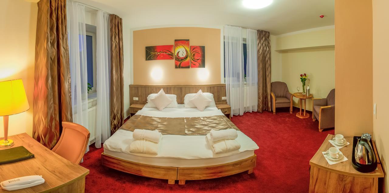 Wellness Hotel Hluboky Dvur Hruba Voda Bagian luar foto